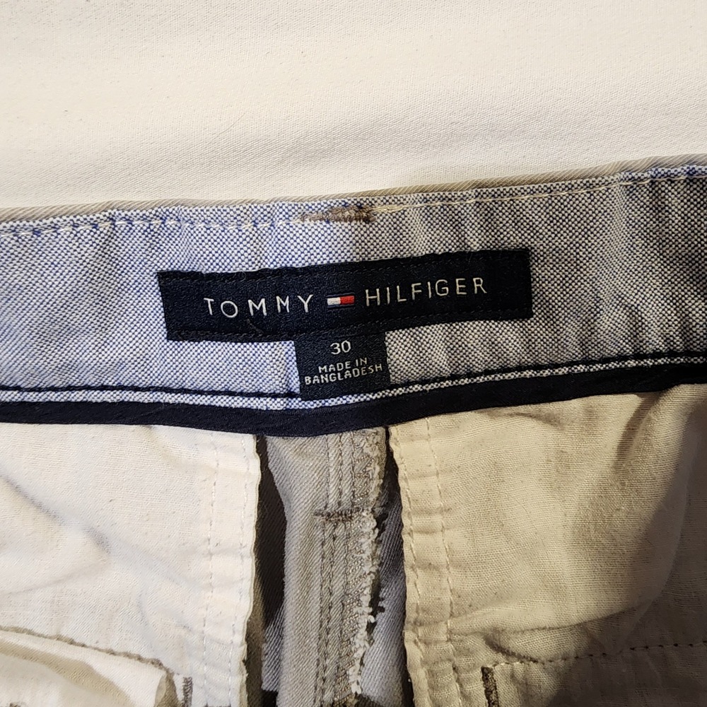 Tommy Hilfiger Chino Shorts Casual Khaki Flat Front Size 30 - Picture 3 of 4